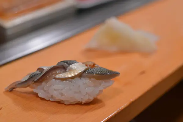 Sushi al mercato del pesce giapponese Tsukiji — Foto Stock