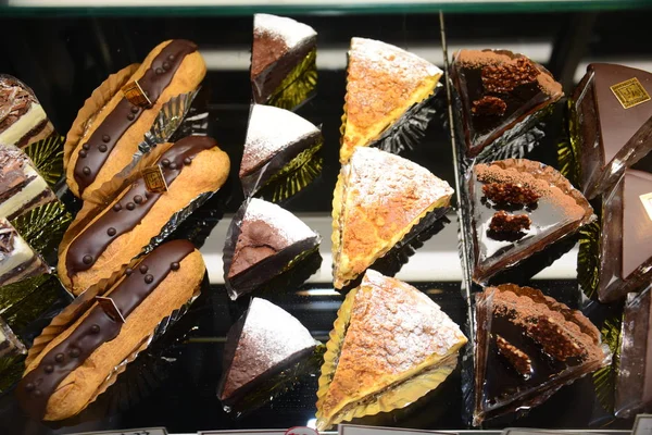 Surtido de deliciosos pasteles —  Fotos de Stock