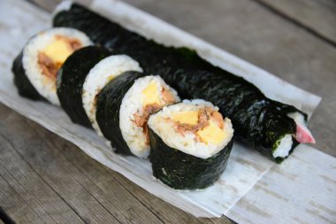  lezzetli Japon suşi roll