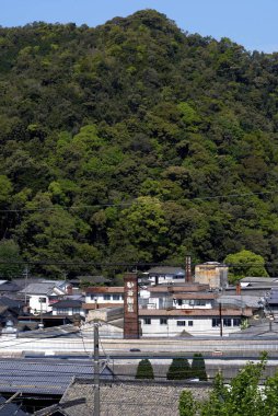 dağ altında Japon evleri