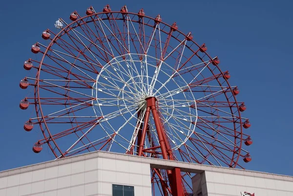 Lunaparkta dönme dolap — Stok fotoğraf