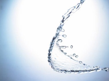 Kristal su sıçrama 