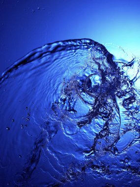 Kristal su sıçrama 