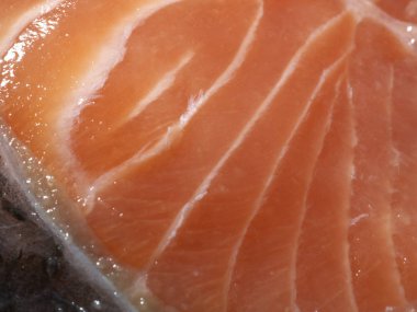 çiğ balık filetosu