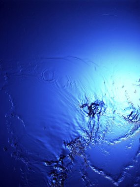 Kristal su sıçrama 