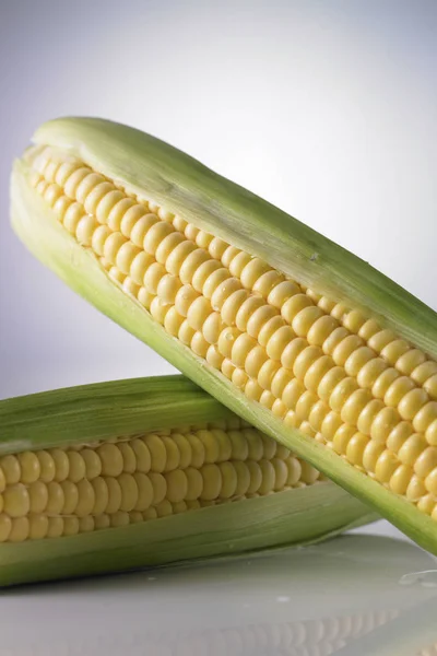 Sweet corn ears — Stock Photo, Image