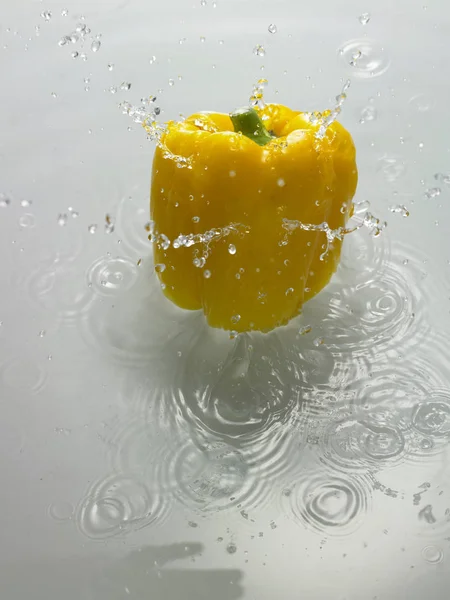 Yellow bell pepper in water — Stock Photo, Image