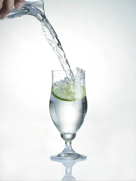 Lemonade pouring in glass — Stock Photo, Image