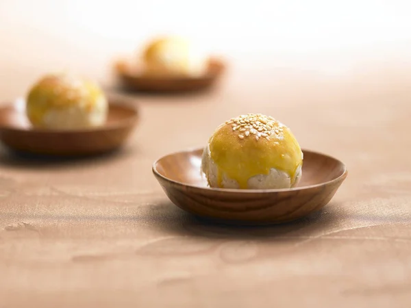 卵の黄身のペストリーのケーキ — ストック写真