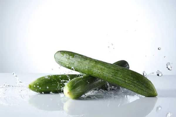 Vers voedsel, komkommers — Stockfoto