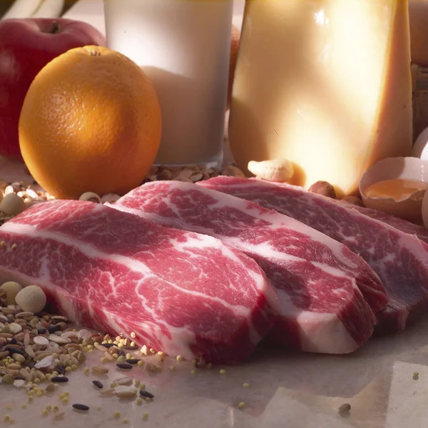 Ingredientes de carne fresca e especiarias — Fotografia de Stock