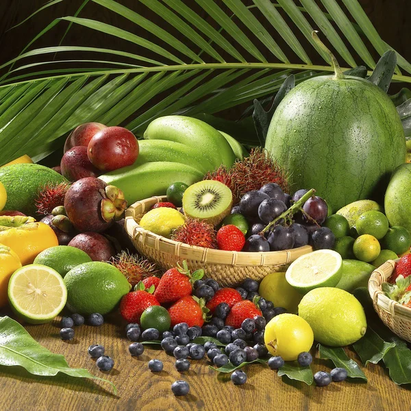 Zestaw surowych owoców — Zdjęcie stockowe
