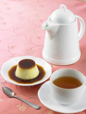 tatlı krem ve çay ile 