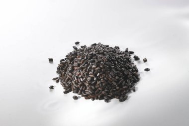 siyah tohumlar yığını