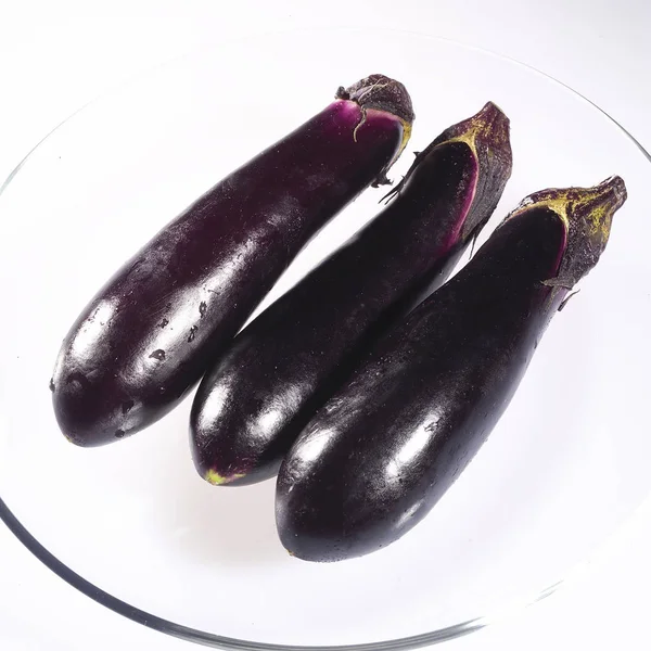 Verse rauwe aubergine — Stockfoto