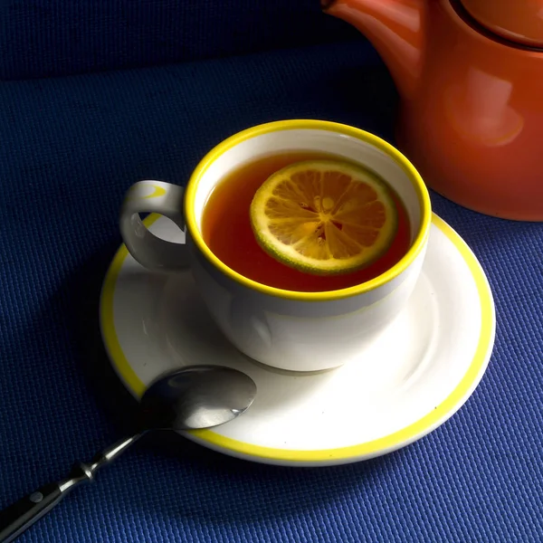 Limonlu sıcak çay. — Stok fotoğraf