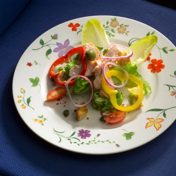 A tányér finom saláta — Stock Fotó