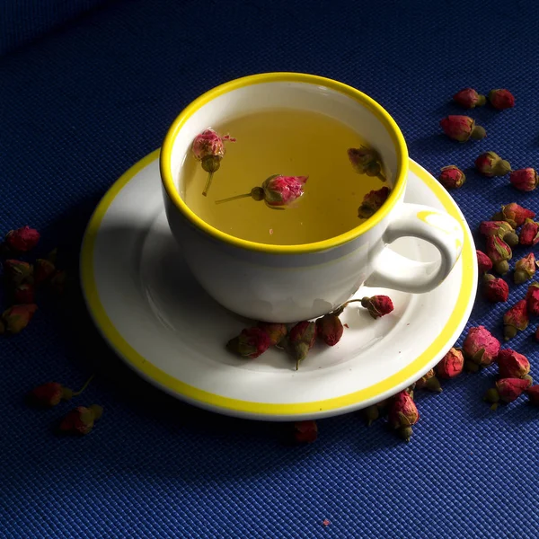Fincan çay Güllü — Stok fotoğraf