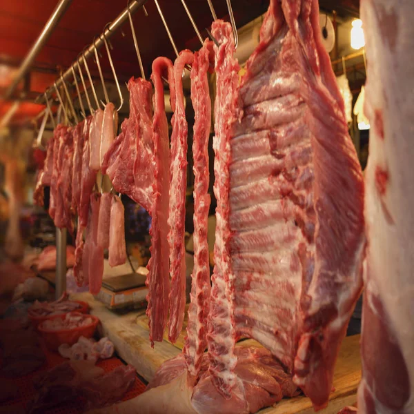 Partes de carne fresca em bruto — Fotografia de Stock
