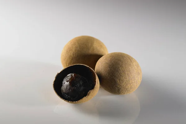 Longan tropikal meyve
