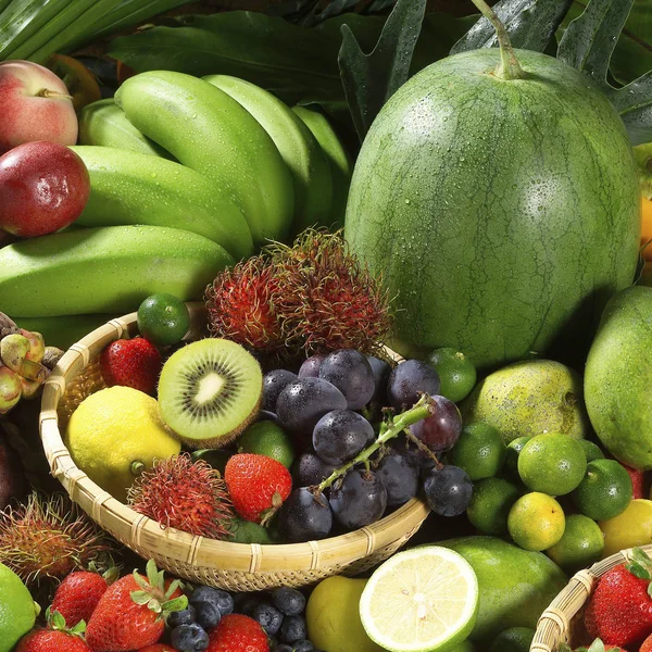 Zestaw surowych owoców — Zdjęcie stockowe