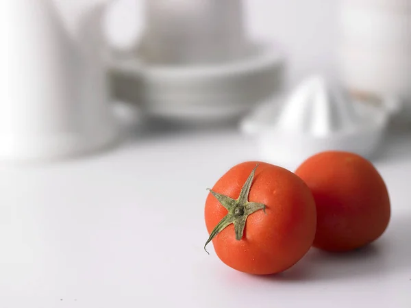 Röda tomater i skål — Stockfoto