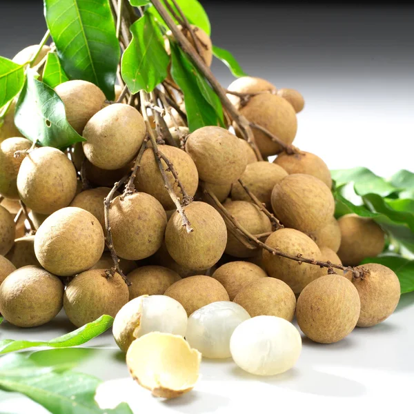 Longan tropikal meyve