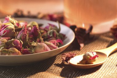 kurutulmuş çiçek yaprakları