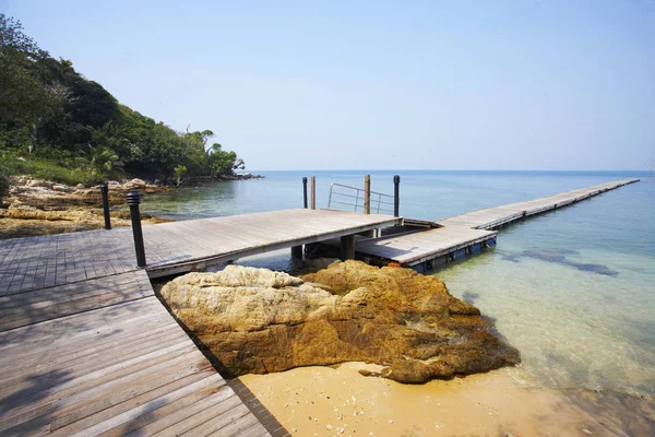 Dermaga kayu di laut — Stok Foto