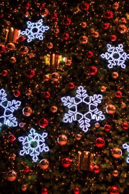 süslenmiş Noel ağacı