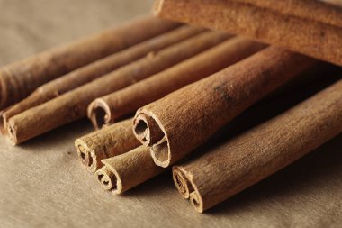 Organik kahverengi tarçın 