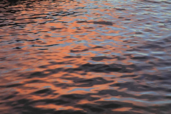 Odraz na vodě v sunrise počasí — Stock fotografie