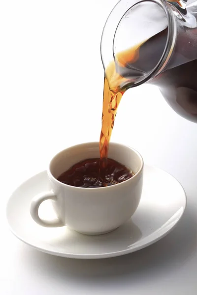 Hälla te i glas cup — Stockfoto