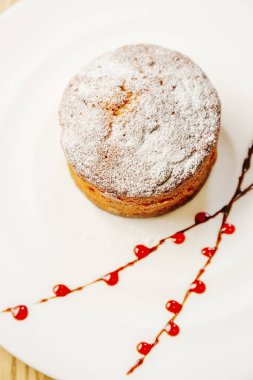 tatlı pasta plaka üzerinde