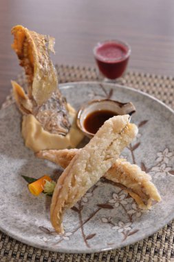 Kızarmış sarı kurbağa