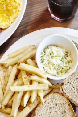 plaka üzerinde nefis bir kahvaltı