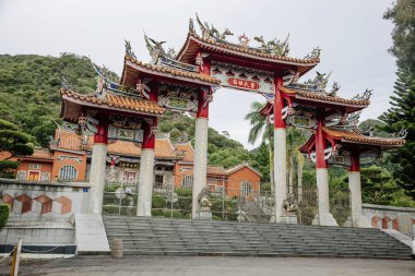 Geleneksel Yip tapınak girişi ile