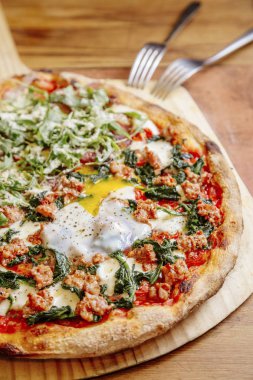 Domates salçası pizza