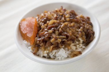 Kızarmış domuz eti pilav