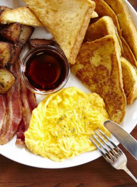 plaka üzerinde nefis bir kahvaltı