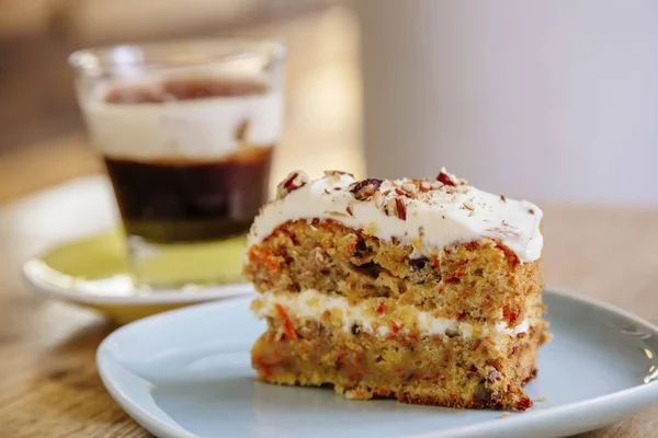 Café helado y pastel — Foto de Stock