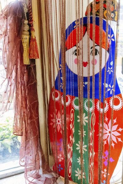 Boneca russa tradicional na loja — Fotografia de Stock