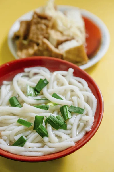 Macarrão de arroz e tofu — Fotografia de Stock