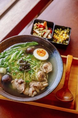 Mantarlı tavuk çorbası