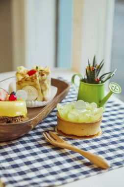 üzüm kule masaya kadar yakın 