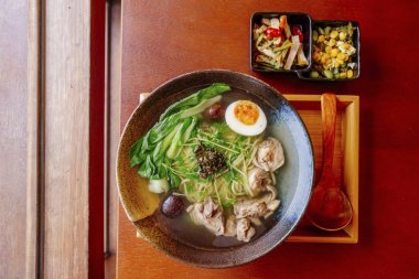 Mantarlı tavuk çorbası