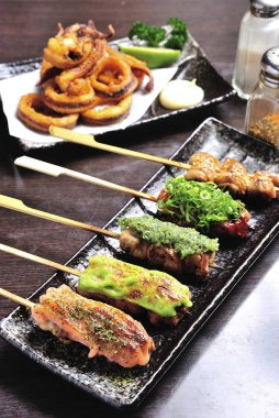 kalamar ve tavuk dize