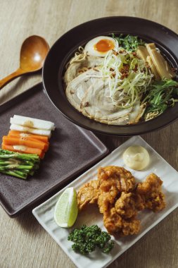 Rafadan yumurta ve domuz rostosu 