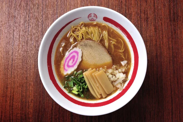 Fideos de cerdo asado y bambú — Foto de Stock