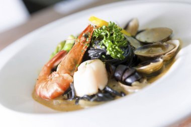 mürekkep balığı deniz mahsulleri spagetti